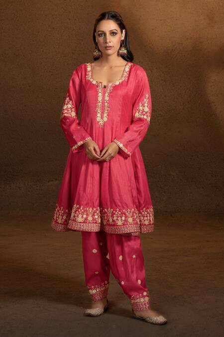 Glittire By Sakshi Verma_Pink Kota Tussar Embroidery Resham Notched Kurta Set _Online_at_Aza_Fashions