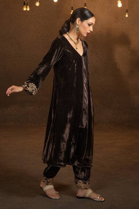 Buy_Glittire By Sakshi Verma_Brown Silk Velvet Embroidery Zari V Neck Kurta Set _Online_at_Aza_Fashions