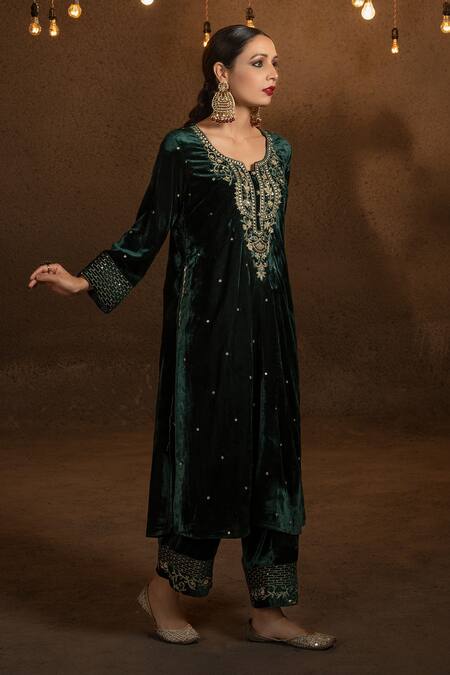 Buy_Glittire By Sakshi Verma_Green Silk Velvet Mirror, Resham, Dabka Notched Embroidered Kurta Set_Online_at_Aza_Fashions