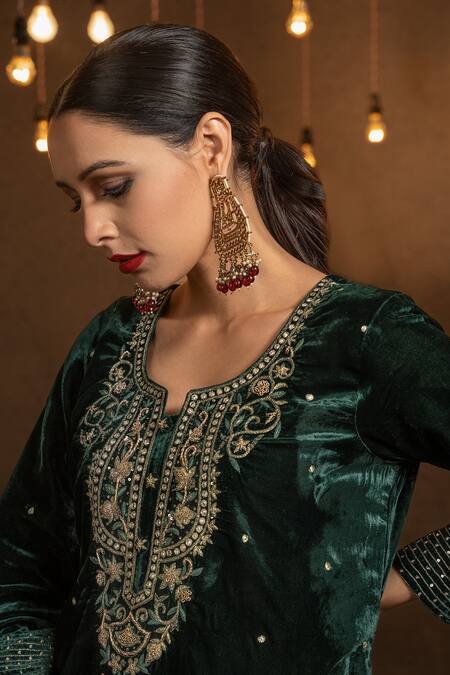 Shop_Glittire By Sakshi Verma_Green Silk Velvet Mirror, Resham, Dabka Notched Embroidered Kurta Set_Online_at_Aza_Fashions