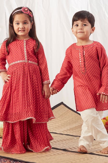 Buy_Vivedkids_Red Cotton Mirrors Embroidered Kurta Set _Online_at_Aza_Fashions
