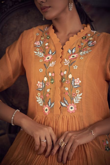 Hirika & Dhruti_Orange Chanderi, Cotton Embroidery V-neck Floral Kurta And Pant Set _Online_at_Aza_Fashions