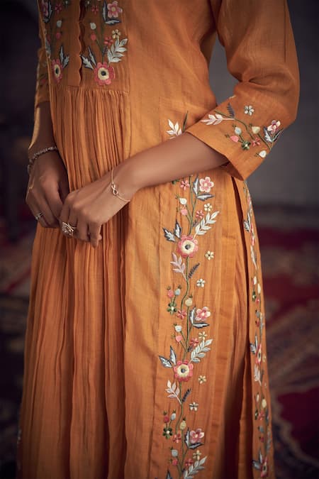 Buy_Hirika & Dhruti_Orange Chanderi, Cotton Embroidery V-neck Floral Kurta And Pant Set _Online_at_Aza_Fashions