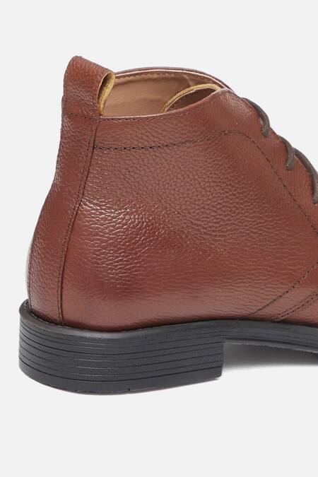 Clarks store glide chukka