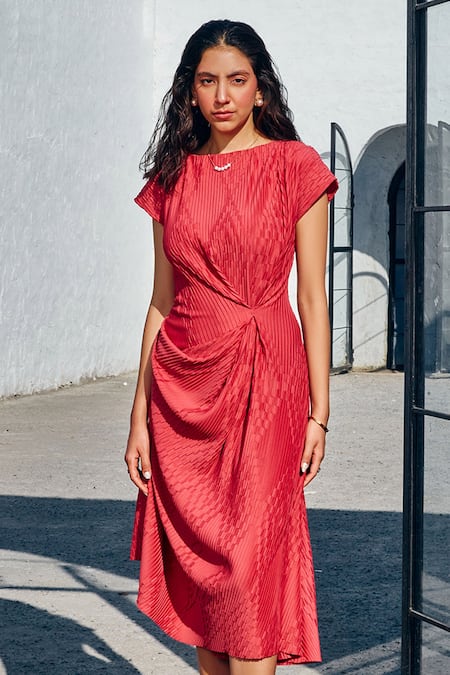 LADY IN RED MIDI DRESS – THE DRESS SHOP