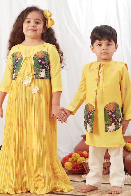 Vivedkids_Yellow Cotton Embroidery Floral Printed Kurta Set _at_Aza_Fashions