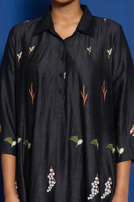 Romaa_Black Silk Moonga Hand Embroidered Floral Thread Work Kurta And Pant Set  _Online_at_Aza_Fashions