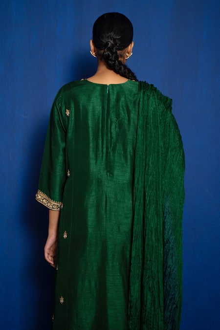 Romaa_Green Noki Silk Hand Embroidered Zardozi V Neck Kurta Set  _Online_at_Aza_Fashions