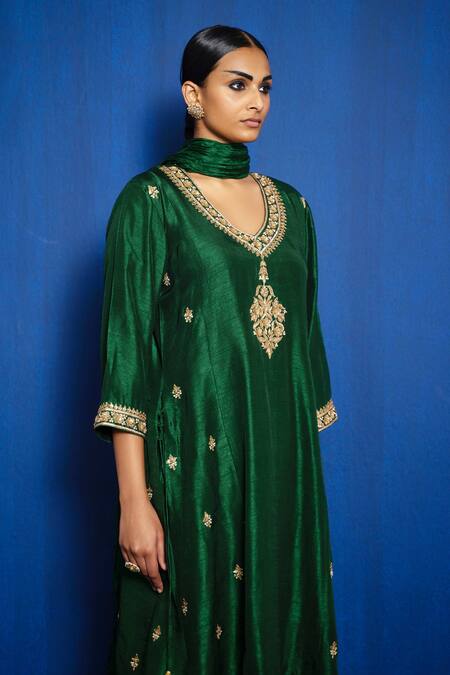 Buy_Romaa_Green Noki Silk Hand Embroidered Zardozi V Neck Kurta Set  _Online_at_Aza_Fashions