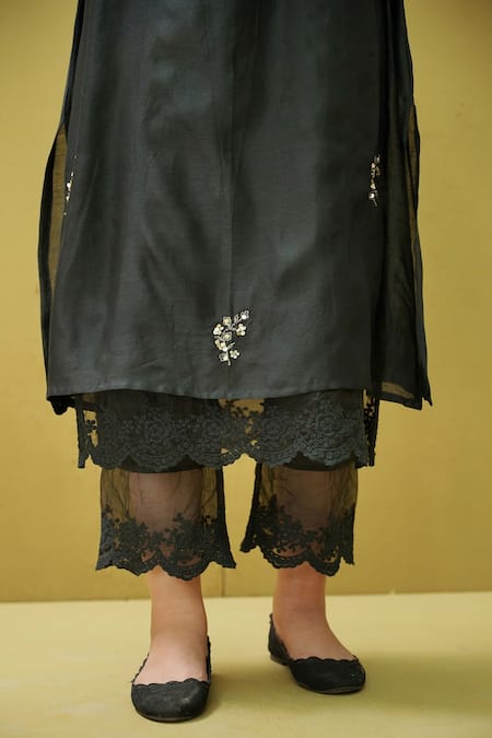 Naaz By Noor Black Cotton, Organza, Chanderi Flower Embroidery Round And Sequin Work Kurta Set Online at Aza Fashions Naaz By Noor_Black Cotton, Organza, Chanderi Flower Embroidery Round And Sequin Work Kurta Set _Online_at_Aza_Fashions