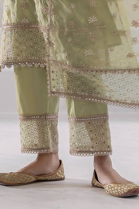 Mulmul_Green 100% Pure Mulmul Embroidery Thread V Ilahi Kurta And Pant Set _Online_at_Aza_Fashions