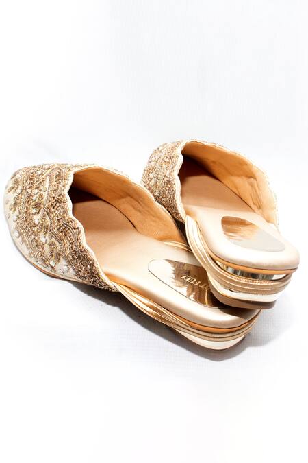 Shop Foot Fuel Cream Embroidery Vellichor Mule Block Heels Online at Aza Fashions Shop_Foot Fuel_Cream Embroidery Vellichor Mule Block Heels _Online_at_Aza_Fashions