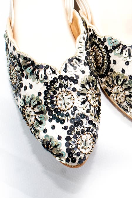 Foot Fuel Cream Embroidery Hugable Mule Block Heels Online at Aza Fashions Foot Fuel_Cream Embroidery Hugable Mule Block Heels _Online_at_Aza_Fashions