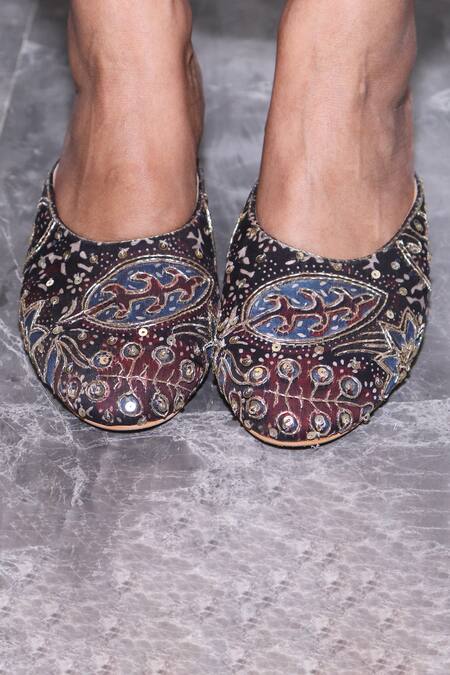 Buy_Foot Fuel_Black Embroidery, Sequins Phys Ajrak Block Heels 