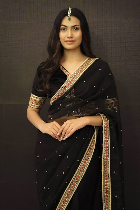 Shinor_Black Velvet, Silk Organza Pearls, Embroidery V-neck Butti Saree And Blouse _Online_at_Aza_Fashions
