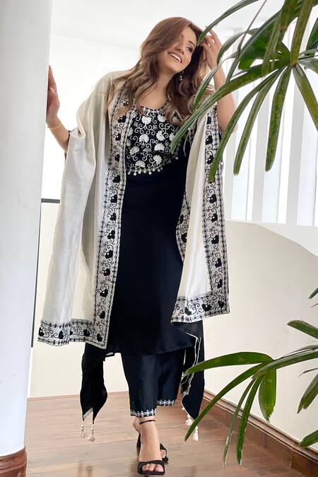 Shop_Shipraa Grover_Black Chanderi Embroidery Round Neck Floral Kaftan Set _Online_at_Aza_Fashions