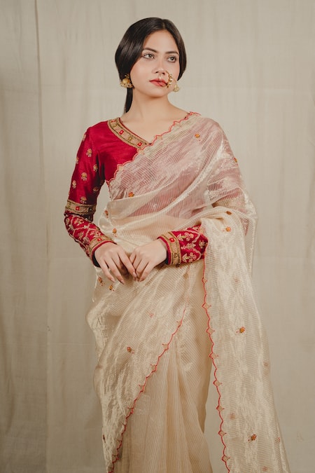 Shinor_Off White Organza, Silk Embroidered Taj Mahal Patterned Pallu Saree With Blouse _at_Aza_Fashions