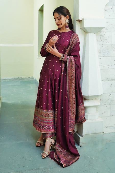 Buy_Safaa_Maroon Velvet, Silk Embroidery Round Neck The Anaabi Sitara Anarkali Set _Online_at_Aza_Fashions