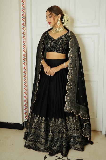 Buy_Safaa_Black Velvet, Silk, Velour Embroidery V-neck The Hoorain Lehenga Set _Online_at_Aza_Fashions