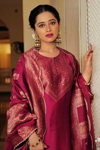 Buy Safaa Magenta Silk, Velvet Embroidery The Suhana Paisley Neckline Woven Kurta Set Online at Aza Fashions Buy_Safaa_Magenta Silk, Velvet Embroidery The Suhana Paisley Neckline Woven Kurta Set _Online_at_Aza_Fashions