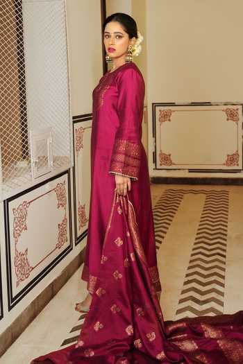 Safaa Magenta Silk, Velvet Embroidery The Suhana Paisley Neckline Woven Kurta Set at Aza Fashions Safaa_Magenta Silk, Velvet Embroidery The Suhana Paisley Neckline Woven Kurta Set _at_Aza_Fashions