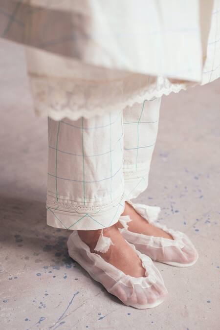 Itr By Khyati Pande_Off White Handloom Cotton Embroidery Round Iris Hand Block Print Shirt Tunic_at_Aza_Fashions