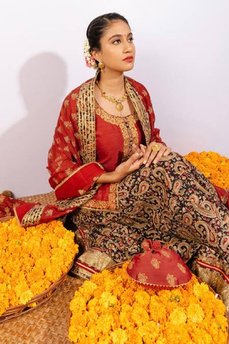 Shrutkirti_Maroon 71 Gms Pure Chanderi Embroidery Zari Round Paisley Print Lehenga Set_Online_at_Aza_Fashions