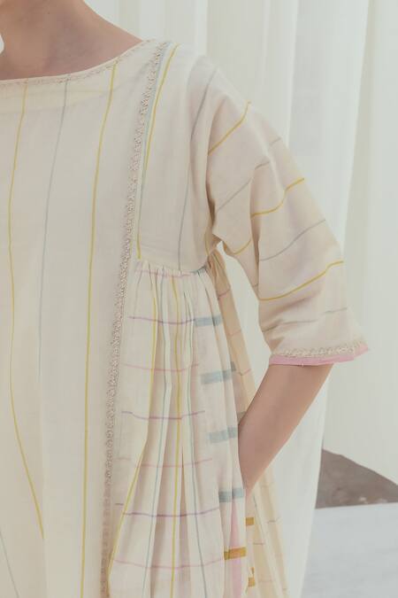 Itr By Khyati Pande_Beige Handloom Cotton Embroidery Boat Neck Dahlia Patch Handwoven Panelled Kurta_Online_at_Aza_Fashions