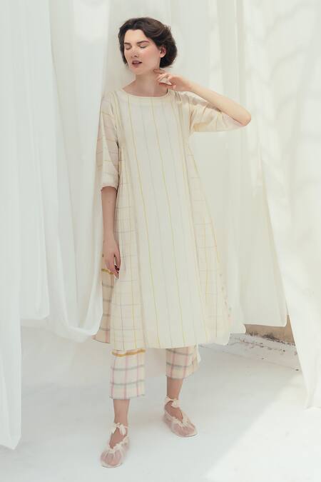 Buy_Itr By Khyati Pande_Beige Handloom Cotton Embroidery Boat Neck Dahlia Patch Handwoven Panelled Kurta_Online_at_Aza_Fashions