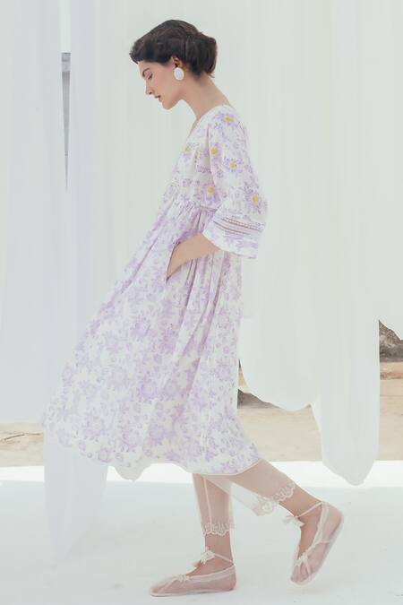 Itr By Khyati Pande_Beige Handloom Cotton Lace V-neck Gerbera Hand Block Print Kurta_Online_at_Aza_Fashions