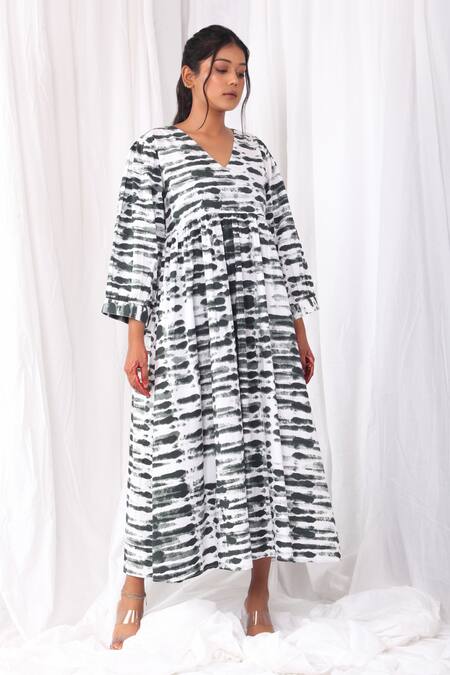 Buy Khat Green Cotton V-neck Striped Marble Print Dress Online at Aza Fashions Buy_Khat_Green Cotton V-neck Striped Marble Print Dress _Online_at_Aza_Fashions