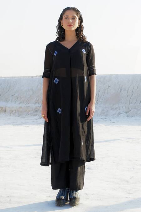 The Loom Art_Black Chanderi Silk Embroidery V-neck V Kurta And Pant Set _Online_at_Aza_Fashions