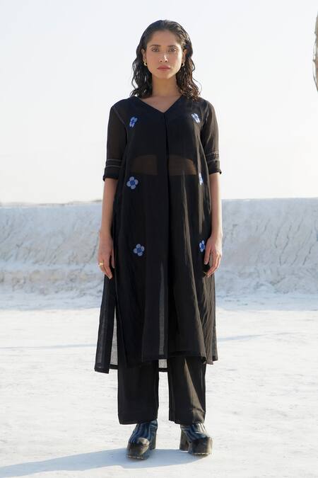 Buy_The Loom Art_Black Chanderi Silk Embroidery V-neck V Kurta And Pant Set _Online_at_Aza_Fashions