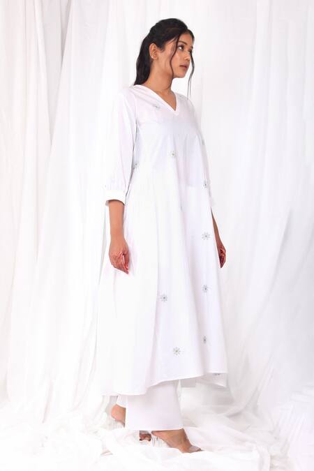Khat White Poplin, Cotton V-neck Flower Embroidered Kurta Pant Set at Aza Fashions Khat_White Poplin, Cotton V-neck Flower Embroidered Kurta Pant Set _at_Aza_Fashions
