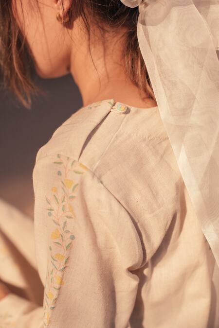 Itr By Khyati Pande_Off White 100% Cotton Hand Block Print Floral Scallop Bias Placement Tunic_at_Aza_Fashions