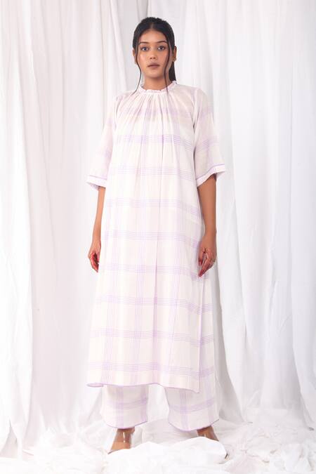 Khat White Handloom , Round Neck Pastel Checkered Pattern Kurta Pant Set Online at Aza Fashions Khat_White Handloom , Round Neck Pastel Checkered Pattern Kurta Pant Set _Online_at_Aza_Fashions