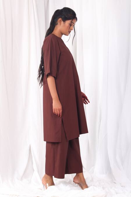 Khat Maroon Poplin, Cotton Split V-neck Plain Straight Kurta And Flared Pant Set at Aza Fashions Khat_Maroon Poplin, Cotton Split V-neck Plain Straight Kurta And Flared Pant Set_at_Aza_Fashions
