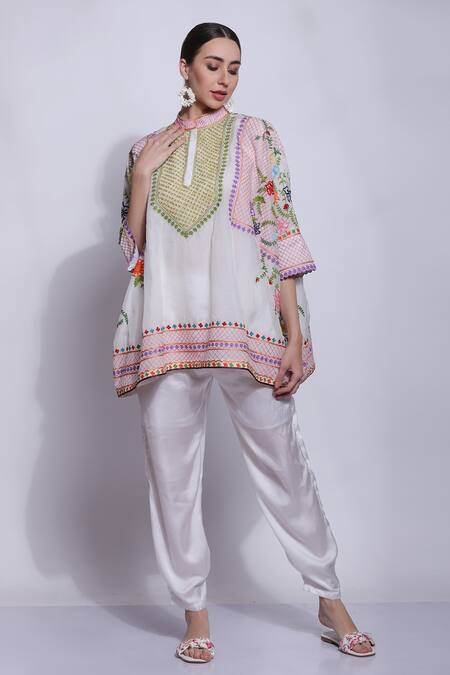 Sonali Gupta_White Silk Embroidered Floral Jaal Collared Neck Kaftan And Pant Set  _Online_at_Aza_Fashions