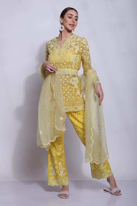 Sonali Gupta_Yellow Silk Embroidered Mughal Jaal Dori V Neck Kurta Pant Set  _at_Aza_Fashions