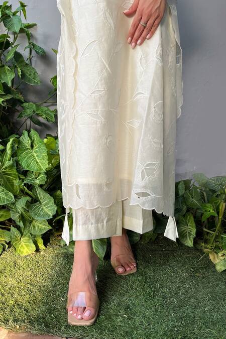 Buy_Ewaz_White Chanderi, Cotton Silk Floral V Neck Embroidered Kaftan And Pant Set _Online_at_Aza_Fashions