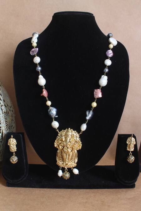 Buy_Nayaab By Sonia_Gold Plated Jumana Shell Pearl Embellished Pendant Necklace _Online_at_Aza_Fashions