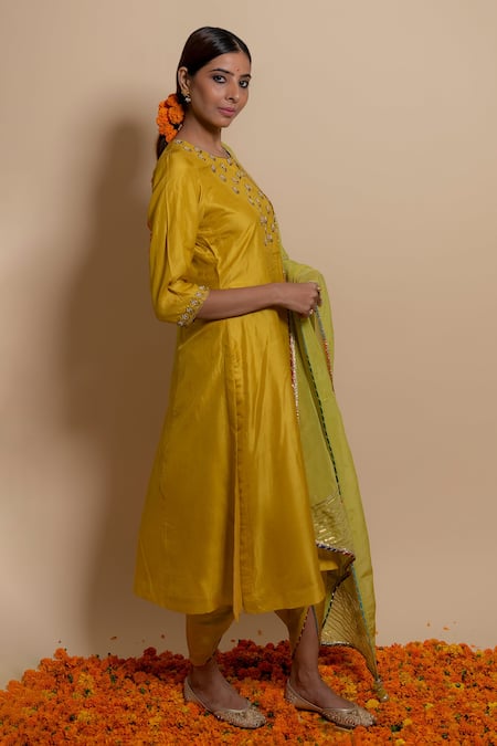Kalakari By Akanksha_Yellow Silk, Organza, Bamboo Gota Patti, Pearls, Tassels Embroidered Kurta Set _Online_at_Aza_Fashions