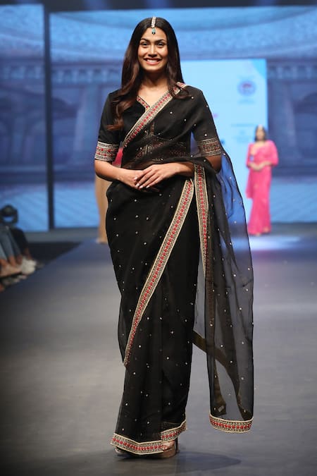 Shinor_Black Velvet, Silk Organza Pearls, Embroidery V-neck Butti Saree And Blouse _at_Aza_Fashions