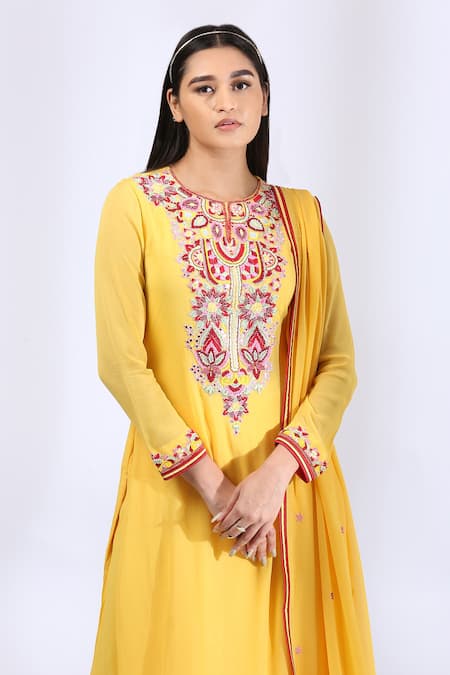 Buy_Neha Gursahani_Yellow Georgette Embroidery Zardozi Round Yoke Kurta Set _Online_at_Aza_Fashions