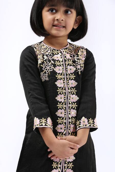 Neha Gursahani_Black Satin, Linen Embroidery Threadwork Kurta And Pant Set _Online_at_Aza_Fashions