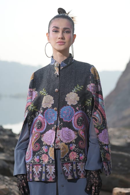 Neiza By Neeti Seth Black Floral Print Cashmere Wool Cape Online at Aza Fashions Neiza By Neeti Seth_Black Floral Print Cashmere Wool Cape _Online_at_Aza_Fashions