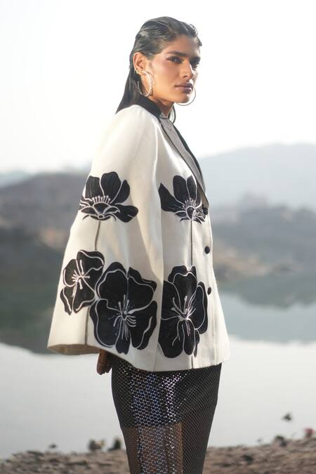 Neiza By Neeti Seth_White Aari Work Cashmere Wool Cape _Online_at_Aza_Fashions