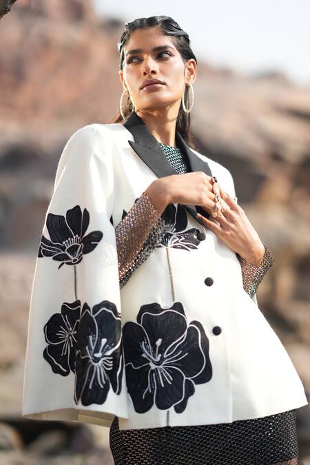 Buy_Neiza By Neeti Seth_White Aari Work Cashmere Wool Cape _Online_at_Aza_Fashions