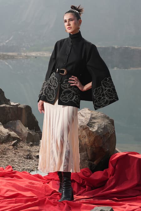 Neiza By Neeti Seth Black Floral Zari Embroidered Cashmere Wool Cape Online at Aza Fashions Neiza By Neeti Seth_Black Floral Zari Embroidered Cashmere Wool Cape _Online_at_Aza_Fashions