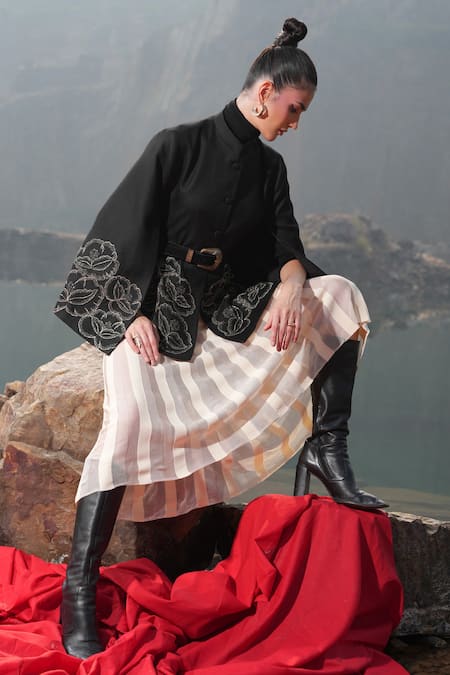 Shop Neiza By Neeti Seth Black Floral Zari Embroidered Cashmere Wool Cape Online at Aza Fashions Shop_Neiza By Neeti Seth_Black Floral Zari Embroidered Cashmere Wool Cape _Online_at_Aza_Fashions
